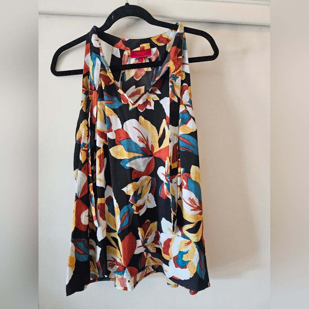 Jennifer Lopez Black and Red Sleeveless Relaxed Tank Top